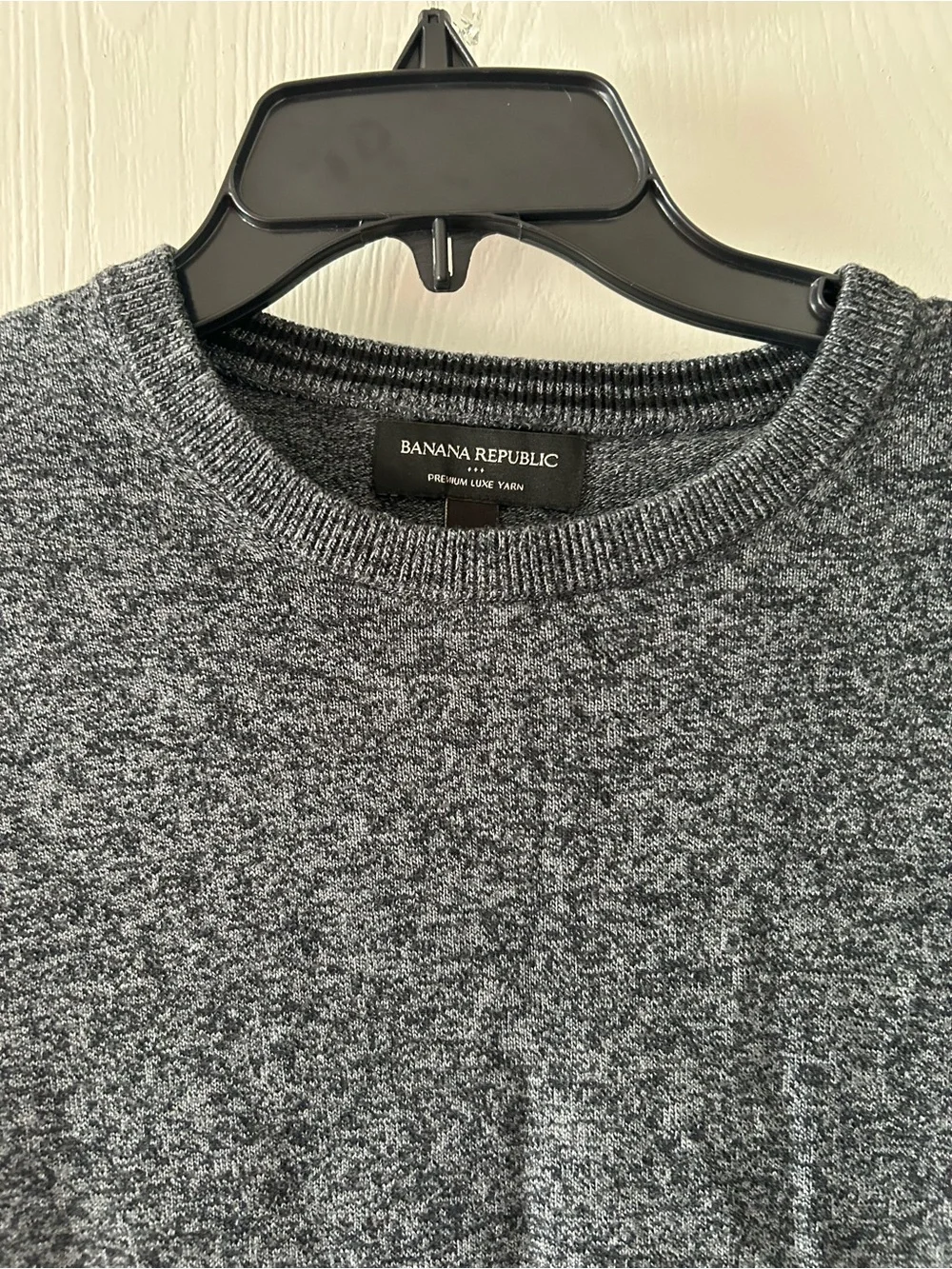 Banana Republic Men's Heathered Gray Crewneck Sweater